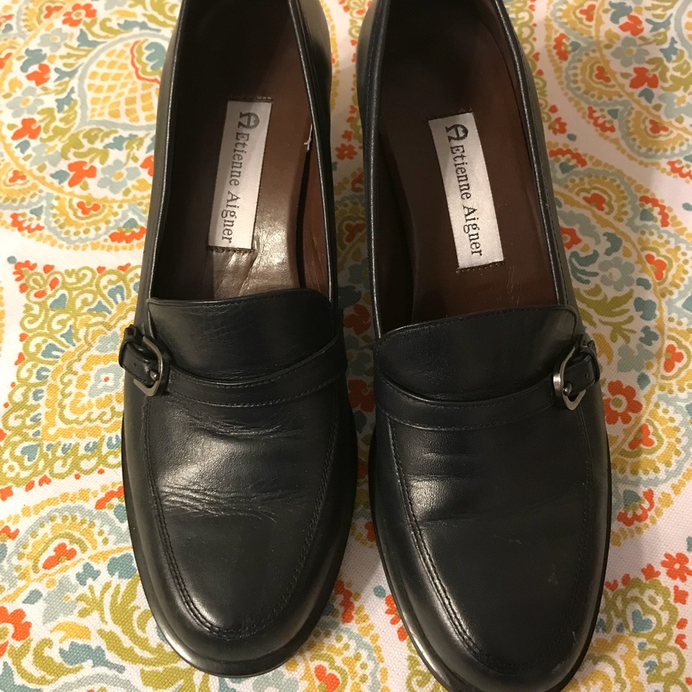 Aigner navy dress shoes in excellent condition